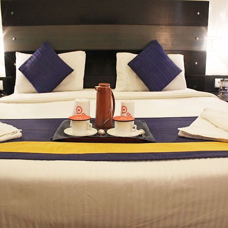 Oyo 605 Hotel Camria Ґурґаон Екстер'єр фото