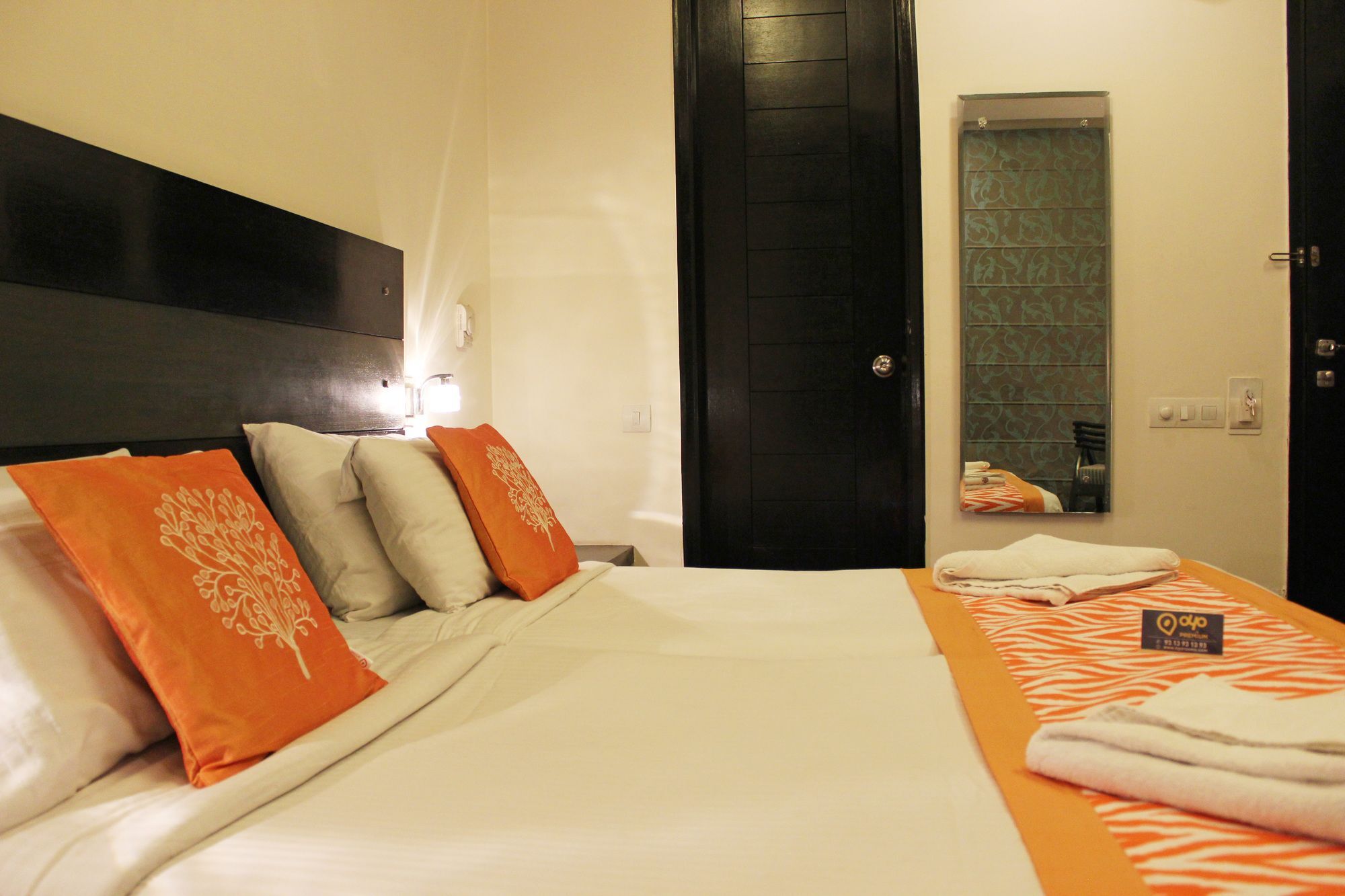 Oyo 605 Hotel Camria Ґурґаон Екстер'єр фото
