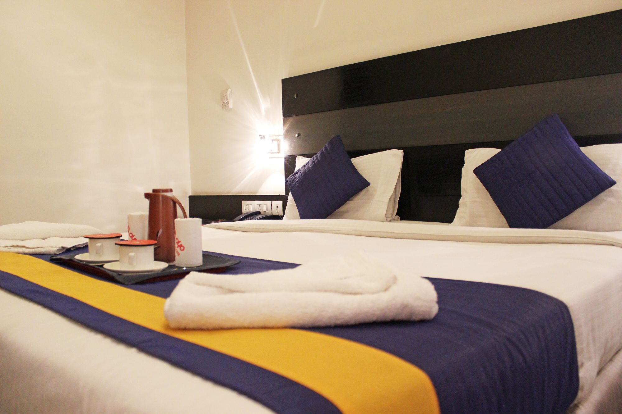 Oyo 605 Hotel Camria Ґурґаон Екстер'єр фото