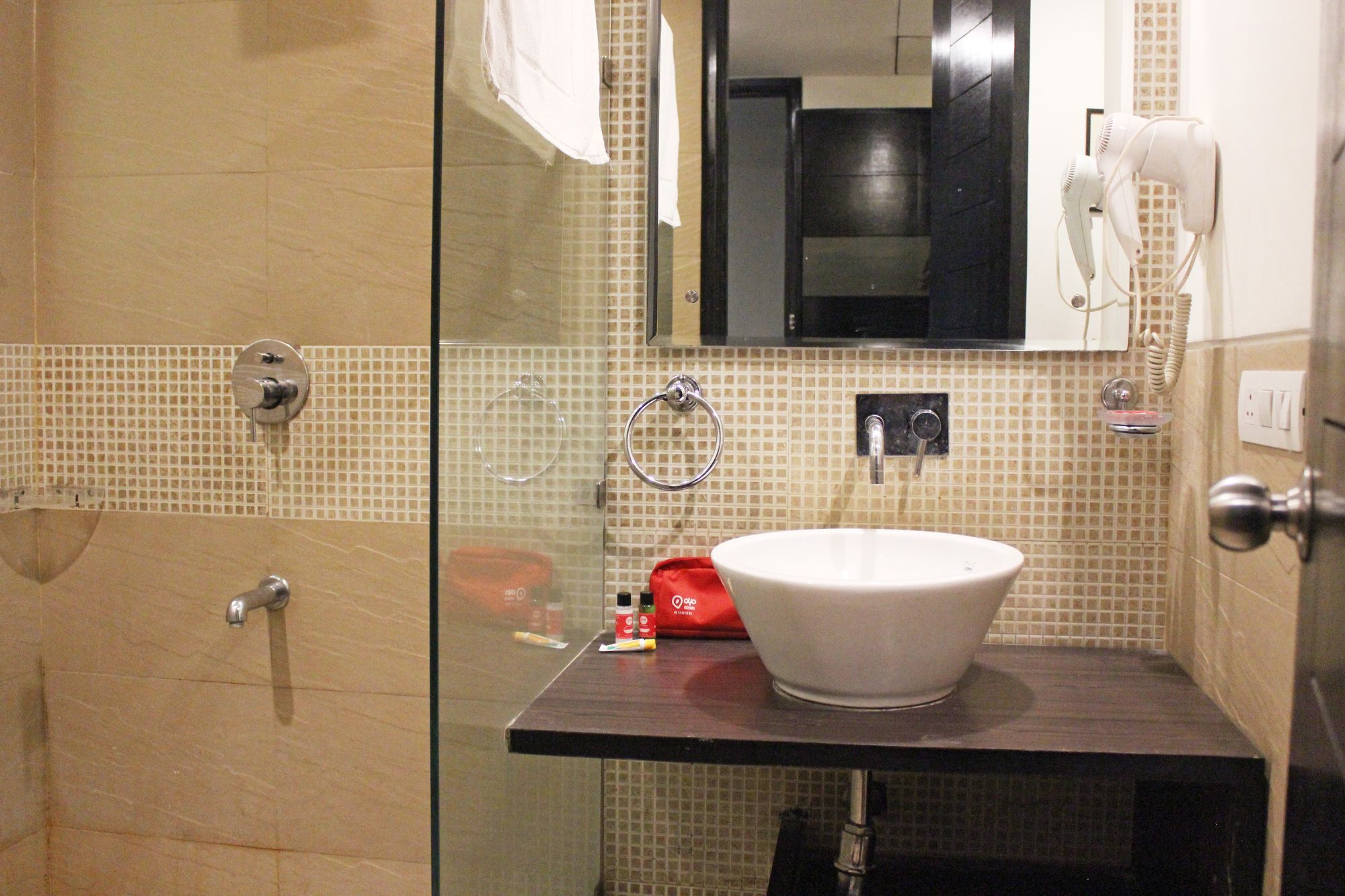 Oyo 605 Hotel Camria Ґурґаон Екстер'єр фото